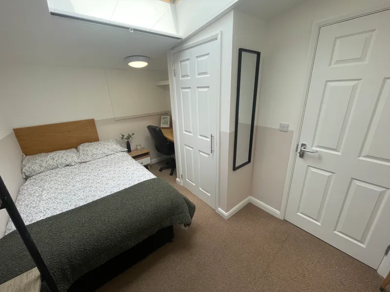 6 Bed House // Aug 2026 - Image 8